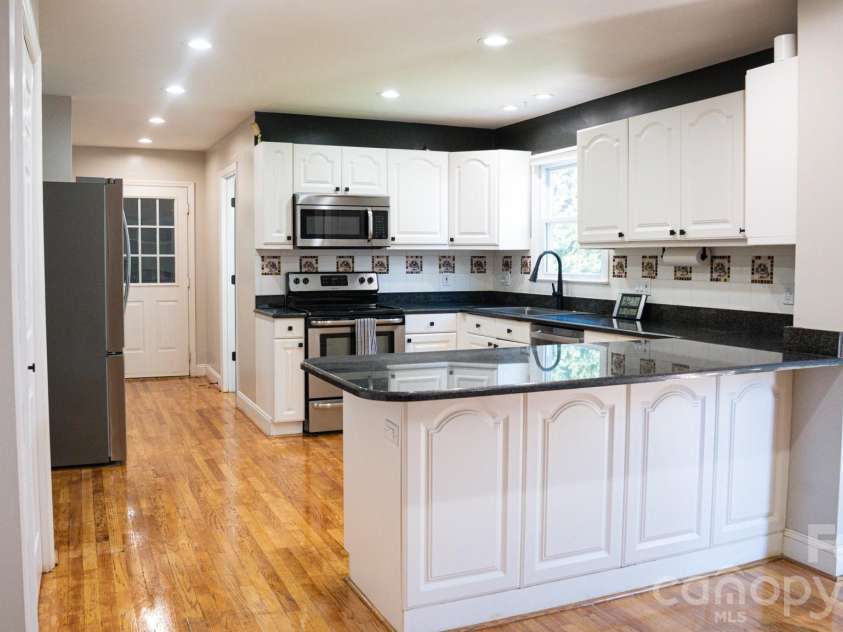 6567 Keeneland Trail, Vale, NC 28168.  MLS# CAR4404550, YatesRealty ID 37501. Kitchen