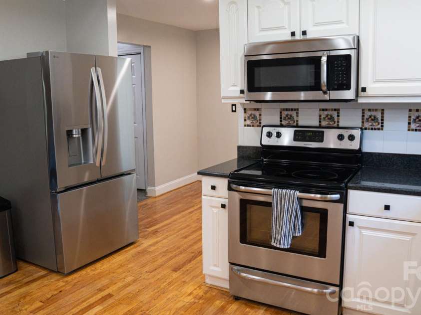 6567 Keeneland Trail, Vale, NC 28168.  MLS# CAR4404550, YatesRealty ID 37501. Kitchen