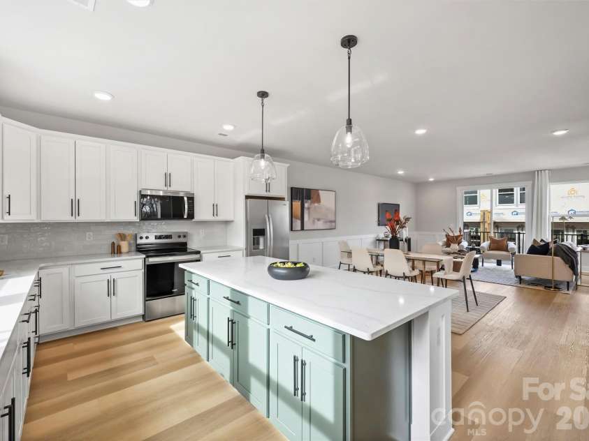 8031 Sansom Drive, Charlotte, NC 28213.  MLS# CAR4405311, YatesRealty ID 37502. 