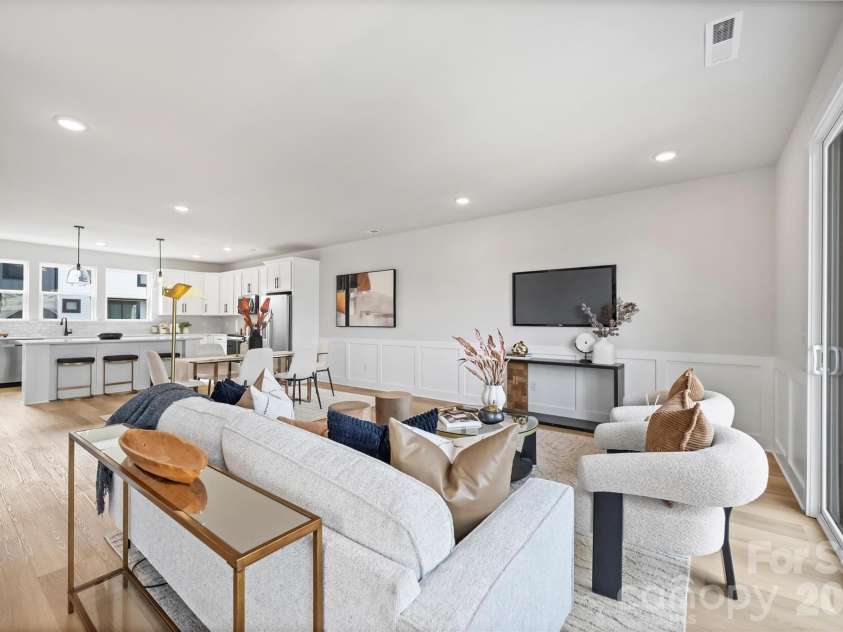 8031 Sansom Drive, Charlotte, NC 28213.  MLS# CAR4405311, YatesRealty ID 37502. 