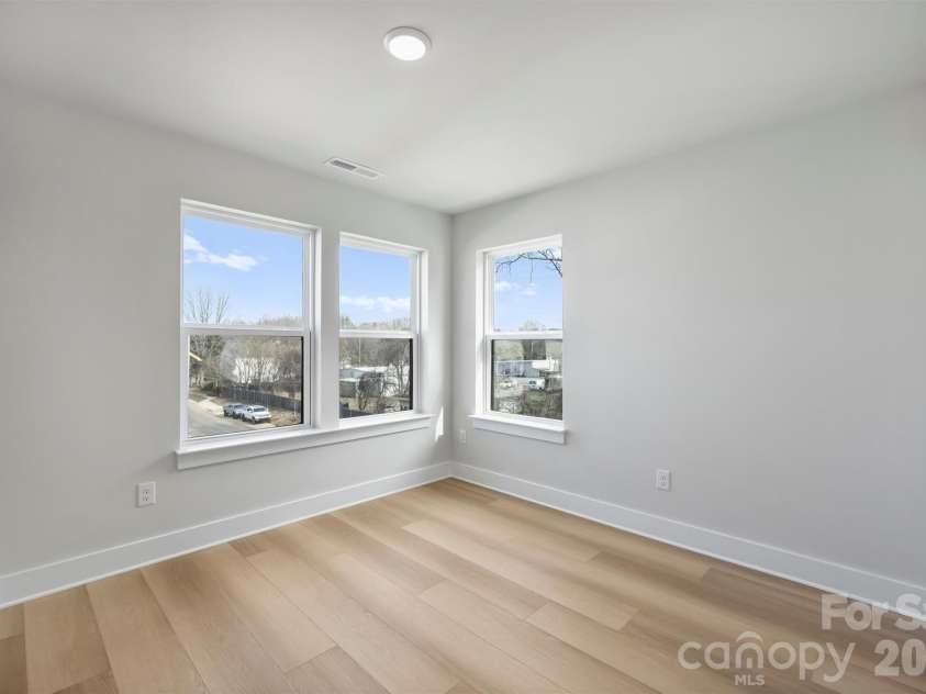 8031 Sansom Drive, Charlotte, NC 28213.  MLS# CAR4405311, YatesRealty ID 37502. 