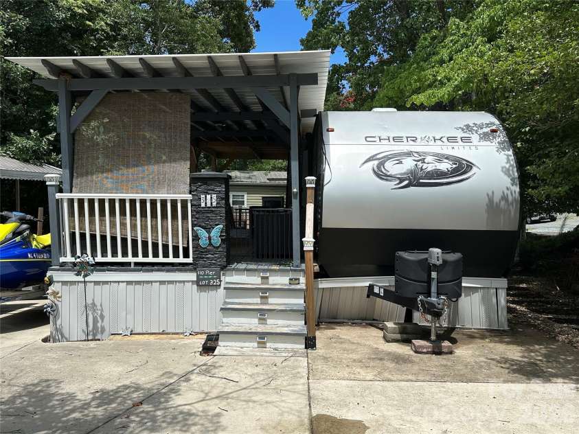 110 Pier Avenue, New London, NC 28127.  MLS# CAR4404280, YatesRealty ID 37506. 