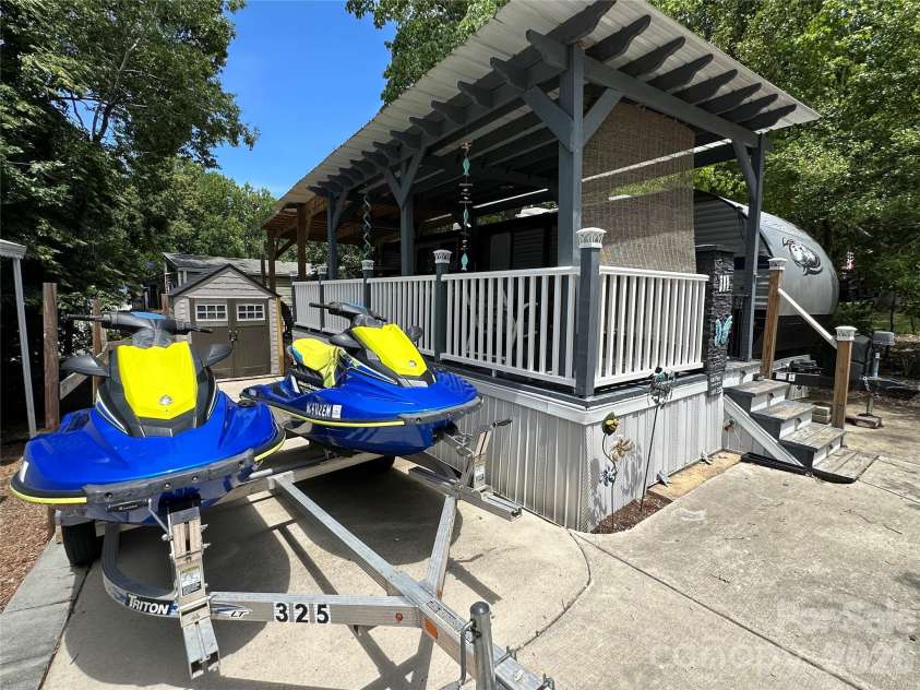 110 Pier Avenue, New London, NC 28127.  MLS# CAR4404280, YatesRealty ID 37506. 