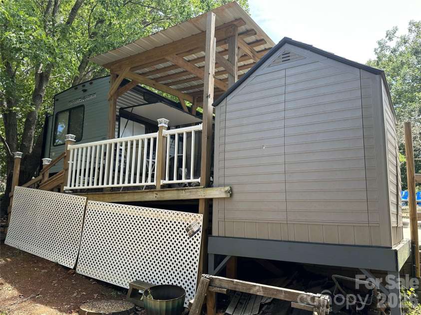 110 Pier Avenue, New London, NC 28127.  MLS# CAR4404280, YatesRealty ID 37506. 