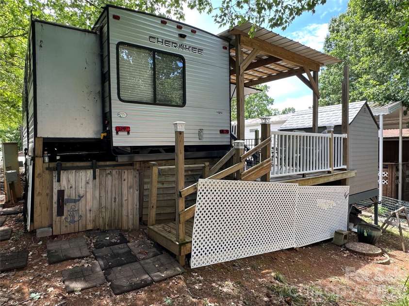110 Pier Avenue, New London, NC 28127.  MLS# CAR4404280, YatesRealty ID 37506. 