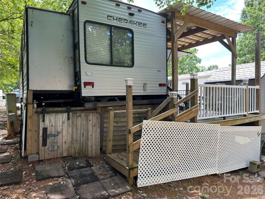 110 Pier Avenue, New London, NC 28127.  MLS# CAR4404280, YatesRealty ID 37506. 