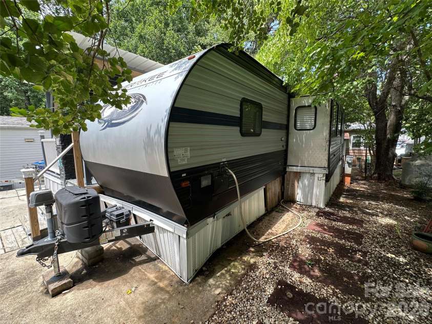 110 Pier Avenue, New London, NC 28127.  MLS# CAR4404280, YatesRealty ID 37506. 