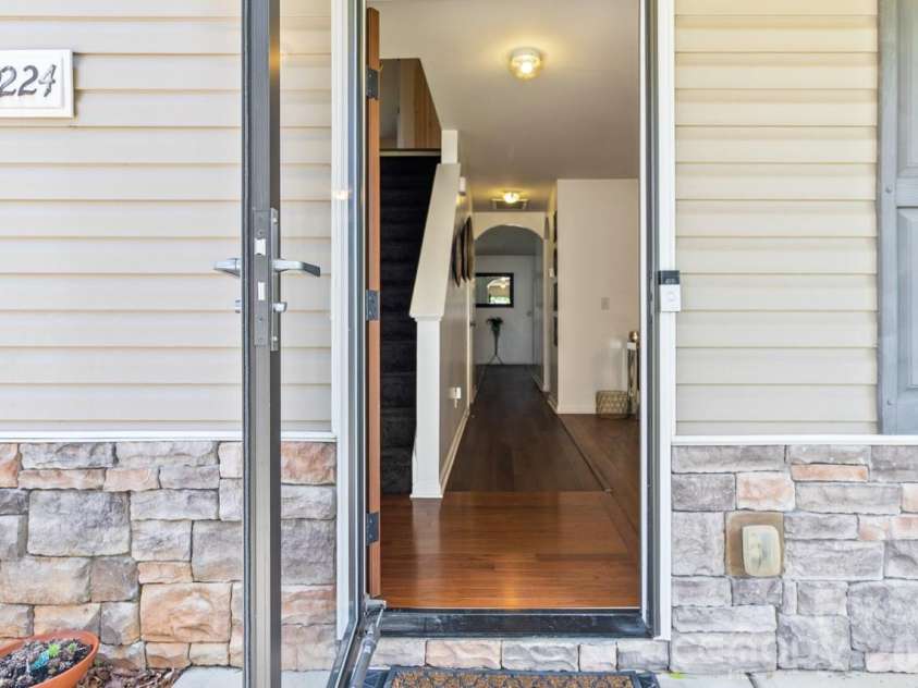 9224 Carrot Patch Drive, Charlotte, NC 28216.  MLS# CAR4404377, YatesRealty ID 37507. 