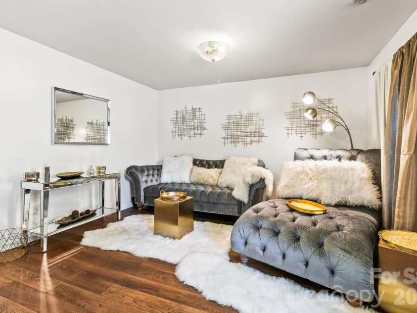9224 Carrot Patch Drive, Charlotte, NC 28216.  MLS# CAR4404377, YatesRealty ID 37507. 