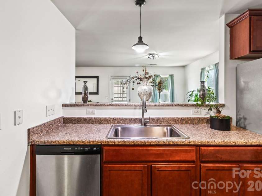 9224 Carrot Patch Drive, Charlotte, NC 28216.  MLS# CAR4404377, YatesRealty ID 37507. 