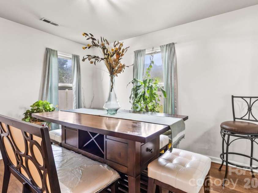 9224 Carrot Patch Drive, Charlotte, NC 28216.  MLS# CAR4404377, YatesRealty ID 37507. 