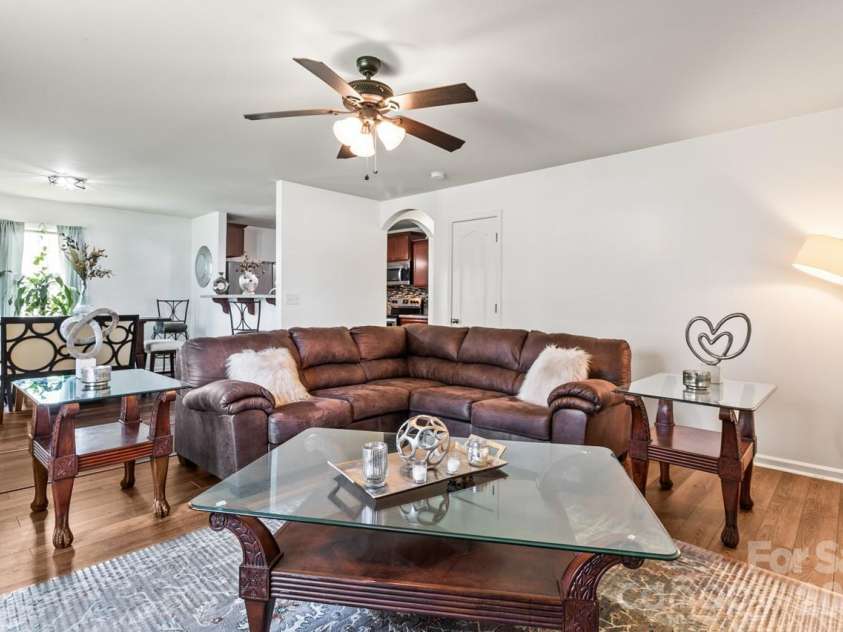 9224 Carrot Patch Drive, Charlotte, NC 28216.  MLS# CAR4404377, YatesRealty ID 37507. 
