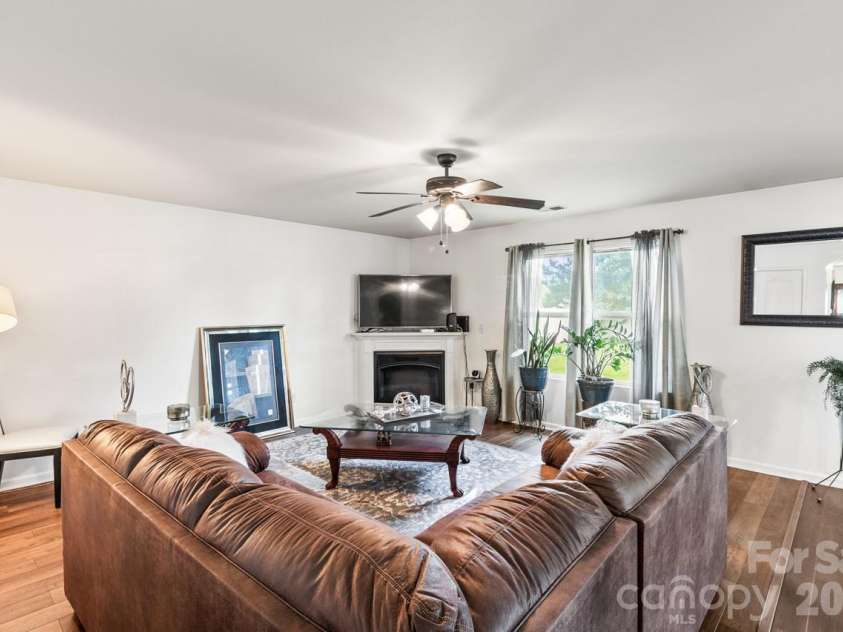 9224 Carrot Patch Drive, Charlotte, NC 28216.  MLS# CAR4404377, YatesRealty ID 37507. 