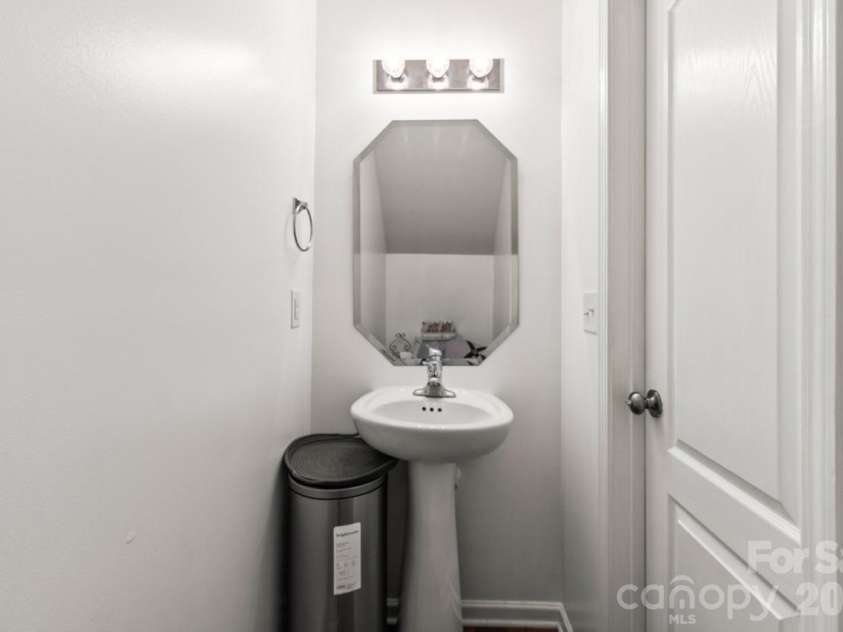 9224 Carrot Patch Drive, Charlotte, NC 28216.  MLS# CAR4404377, YatesRealty ID 37507. 