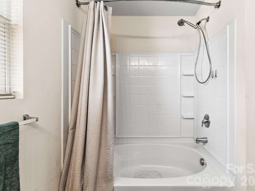 9224 Carrot Patch Drive, Charlotte, NC 28216.  MLS# CAR4404377, YatesRealty ID 37507. 