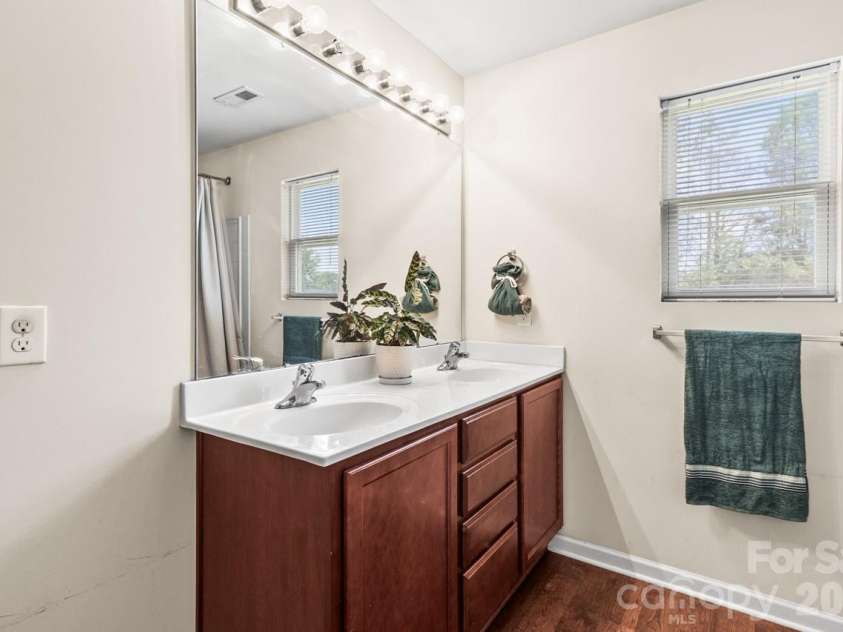9224 Carrot Patch Drive, Charlotte, NC 28216.  MLS# CAR4404377, YatesRealty ID 37507. 