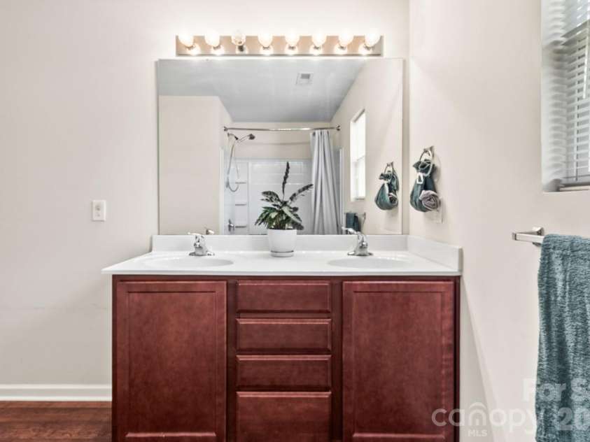 9224 Carrot Patch Drive, Charlotte, NC 28216.  MLS# CAR4404377, YatesRealty ID 37507. 