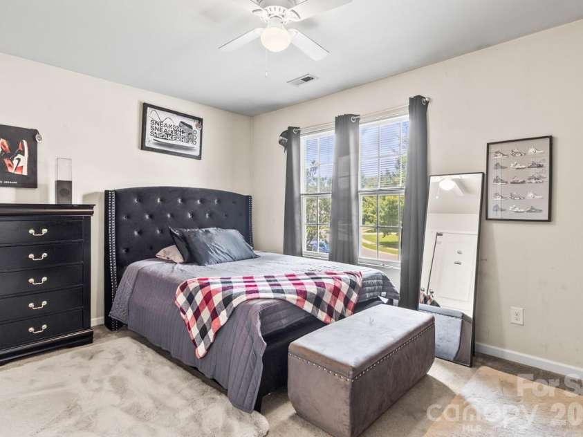 9224 Carrot Patch Drive, Charlotte, NC 28216.  MLS# CAR4404377, YatesRealty ID 37507. 