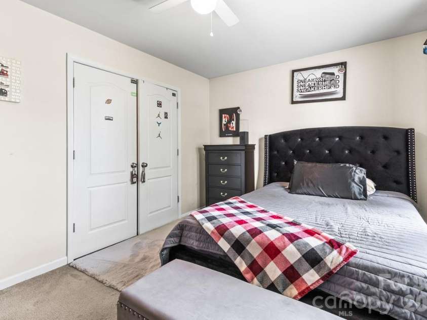 9224 Carrot Patch Drive, Charlotte, NC 28216.  MLS# CAR4404377, YatesRealty ID 37507. 