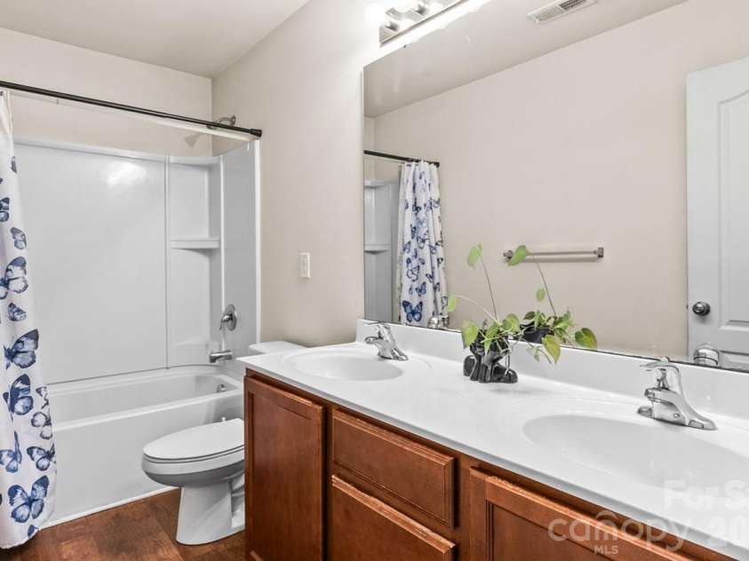 9224 Carrot Patch Drive, Charlotte, NC 28216.  MLS# CAR4404377, YatesRealty ID 37507. 