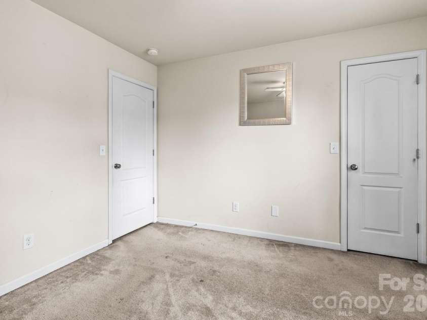 9224 Carrot Patch Drive, Charlotte, NC 28216.  MLS# CAR4404377, YatesRealty ID 37507. 