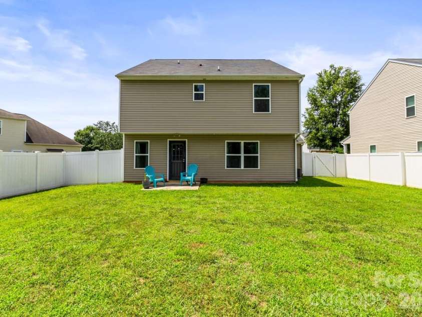 9224 Carrot Patch Drive, Charlotte, NC 28216.  MLS# CAR4404377, YatesRealty ID 37507. 