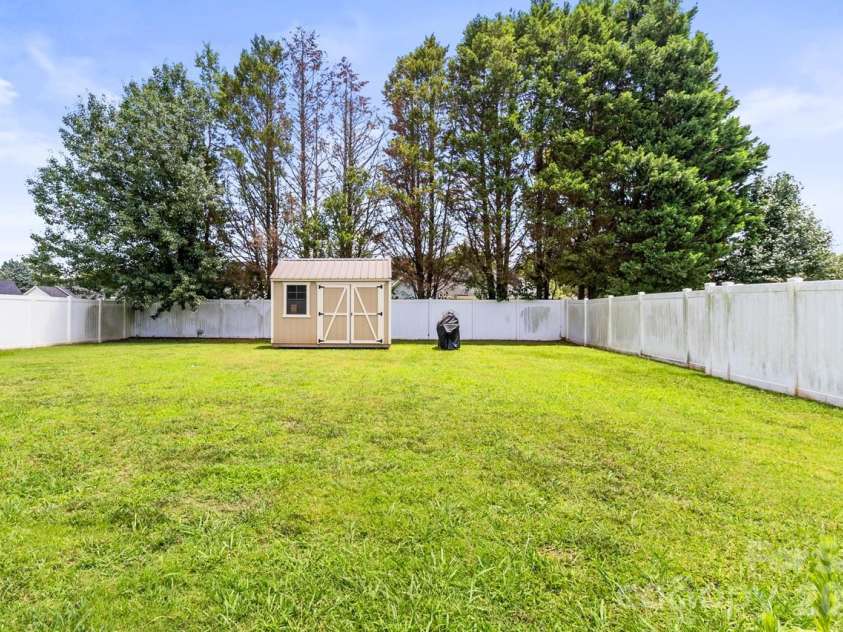 9224 Carrot Patch Drive, Charlotte, NC 28216.  MLS# CAR4404377, YatesRealty ID 37507. 