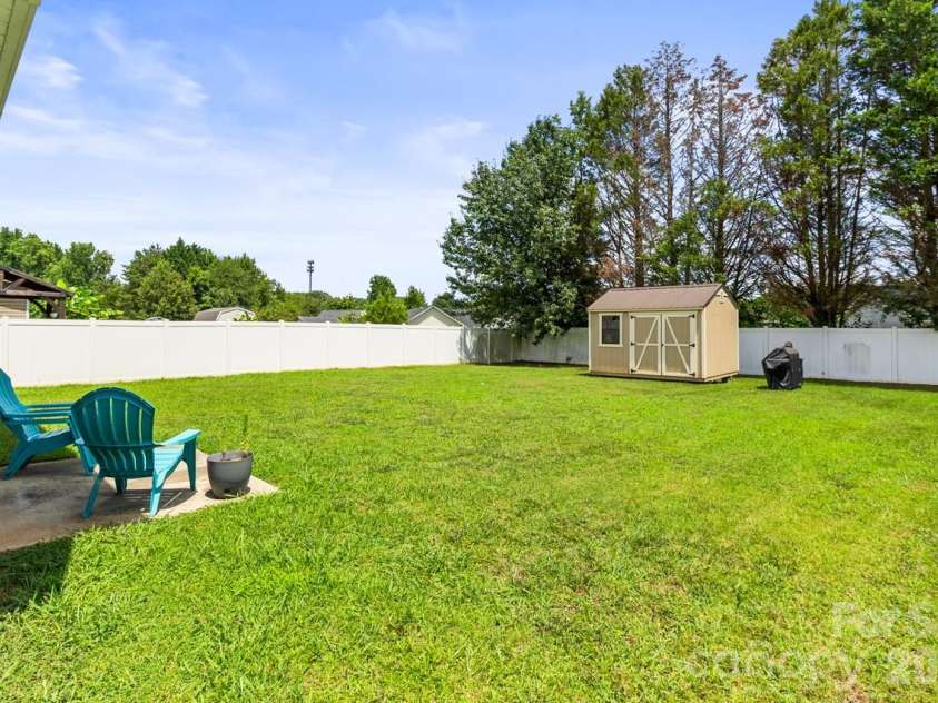 9224 Carrot Patch Drive, Charlotte, NC 28216.  MLS# CAR4404377, YatesRealty ID 37507. 