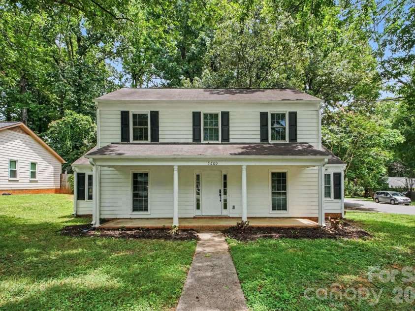 5200 Birchbark Lane, Charlotte, NC 28227.  MLS# CAR4404553, YatesRealty ID 37509. 
