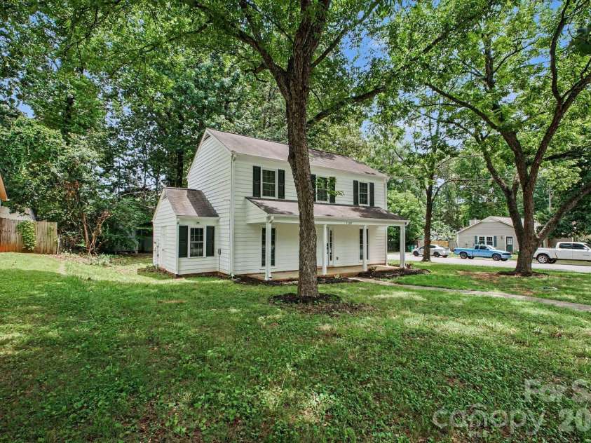 5200 Birchbark Lane, Charlotte, NC 28227.  MLS# CAR4404553, YatesRealty ID 37509. 
