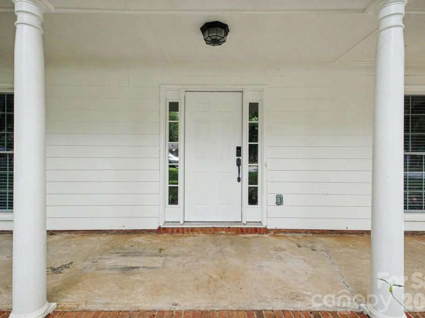 5200 Birchbark Lane, Charlotte, NC 28227.  MLS# CAR4404553, YatesRealty ID 37509. 
