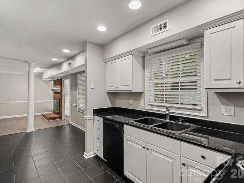 5200 Birchbark Lane, Charlotte, NC 28227.  MLS# CAR4404553, YatesRealty ID 37509. 