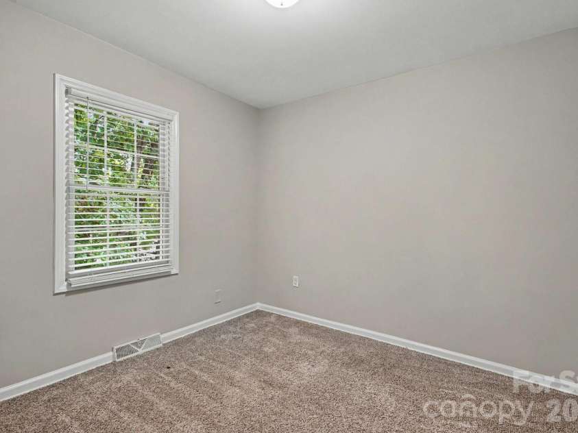 5200 Birchbark Lane, Charlotte, NC 28227.  MLS# CAR4404553, YatesRealty ID 37509. 