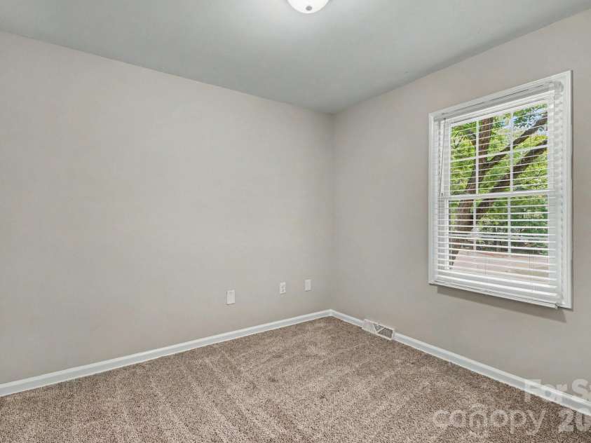 5200 Birchbark Lane, Charlotte, NC 28227.  MLS# CAR4404553, YatesRealty ID 37509. 