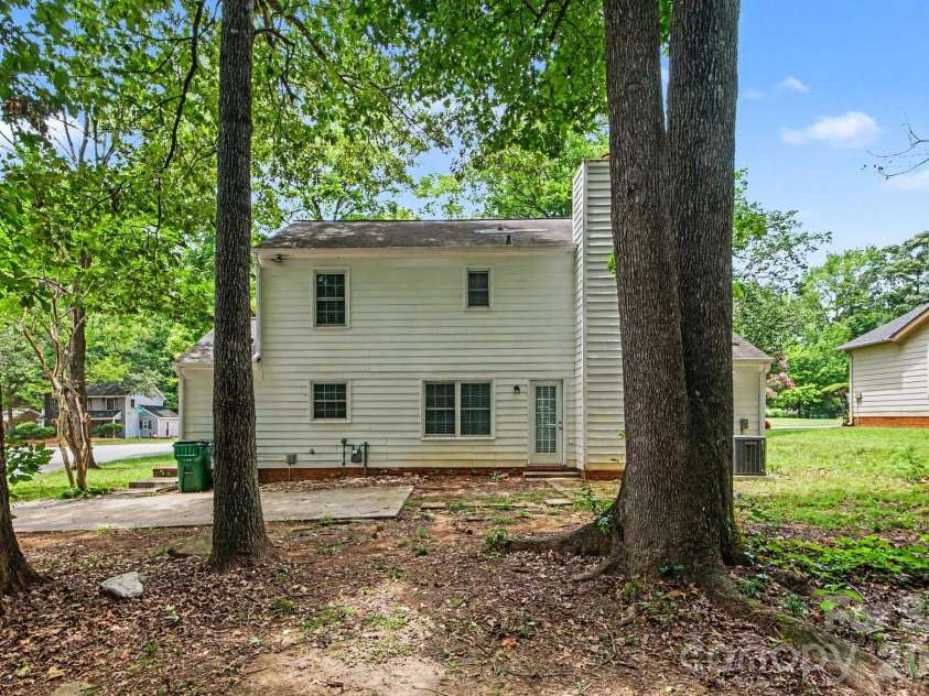 5200 Birchbark Lane, Charlotte, NC 28227.  MLS# CAR4404553, YatesRealty ID 37509. 