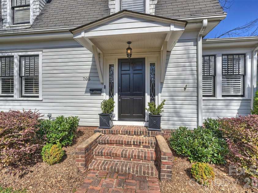 705 Tremont Avenue, Charlotte, NC 28203.  MLS# CAR4355053, YatesRealty ID 3751. 