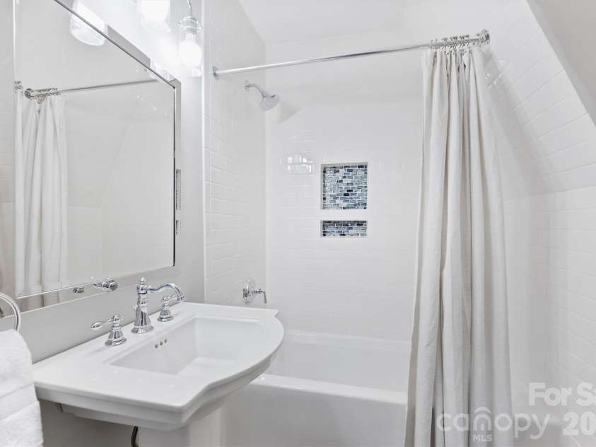 705 Tremont Avenue, Charlotte, NC 28203.  MLS# CAR4355053, YatesRealty ID 3751. 