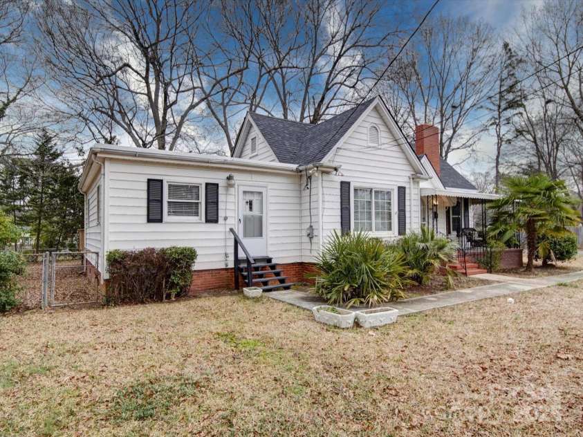 706 19th Avenue, Gastonia, NC 28052.  MLS# CAR4220642, YatesRealty ID 3751. 