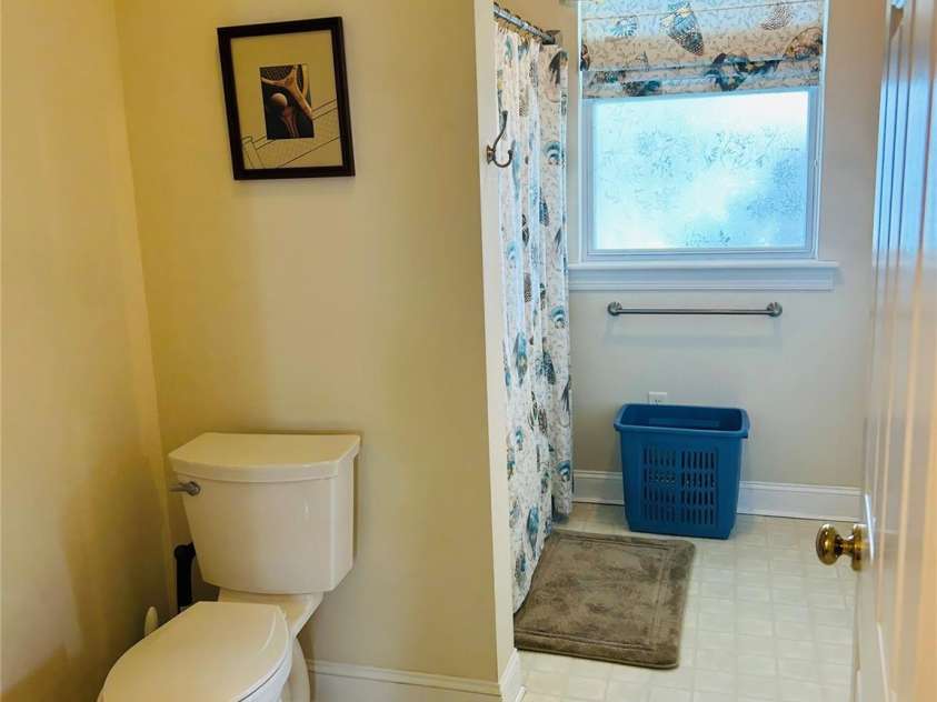 6277 Iris Court, Denver, NC 28037.  MLS# CAR4402049, YatesRealty ID 37510. Bathroom