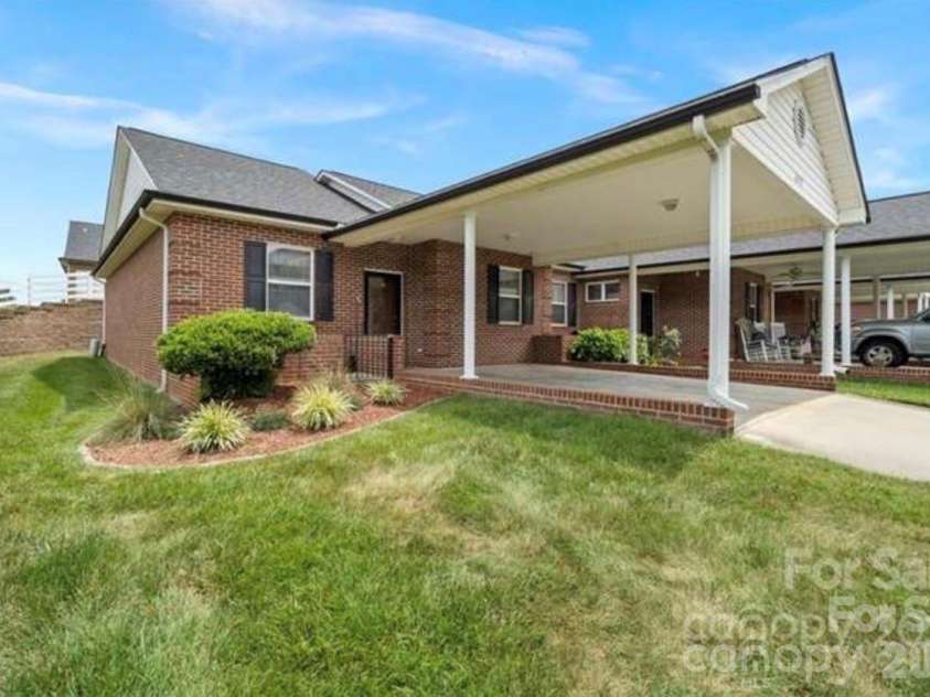 6277 Iris Court, Denver, NC 28037.  MLS# CAR4402049, YatesRealty ID 37510. Front of Townhome