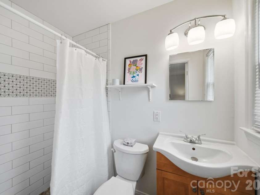 7107 Sherbourne Drive, Charlotte, NC 28210.  MLS# CAR4403064, YatesRealty ID 37511. 