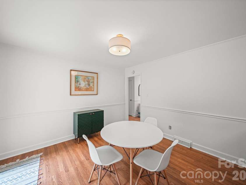 7107 Sherbourne Drive, Charlotte, NC 28210.  MLS# CAR4403064, YatesRealty ID 37511. Dining Area