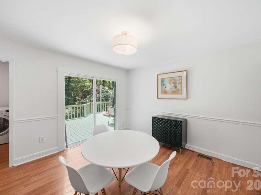 7107 Sherbourne Drive, Charlotte, NC 28210.  MLS# CAR4403064, YatesRealty ID 37511. Dining Area