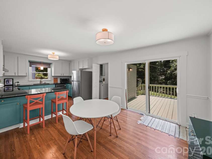 7107 Sherbourne Drive, Charlotte, NC 28210.  MLS# CAR4403064, YatesRealty ID 37511. Dining & Kitchen
