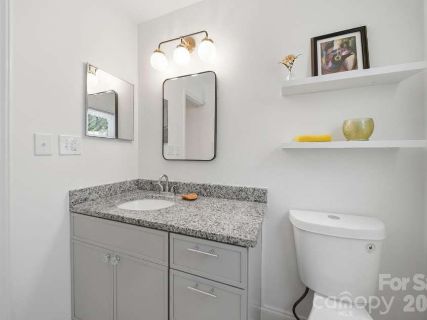 7107 Sherbourne Drive, Charlotte, NC 28210.  MLS# CAR4403064, YatesRealty ID 37511. Full Bath