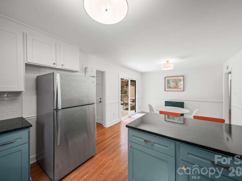 7107 Sherbourne Drive, Charlotte, NC 28210.  MLS# CAR4403064, YatesRealty ID 37511. Kitchen