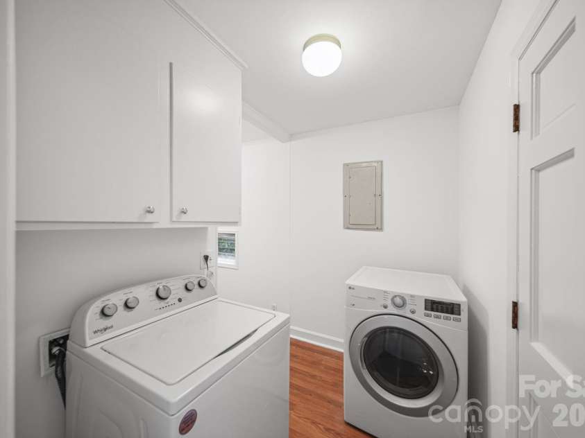 7107 Sherbourne Drive, Charlotte, NC 28210.  MLS# CAR4403064, YatesRealty ID 37511. Laundry Room