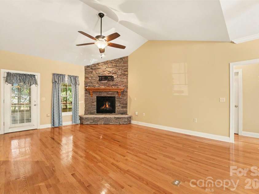 3563 Wandering Lane, Hickory, NC 28601.  MLS# CAR4400174, YatesRealty ID 37512. 