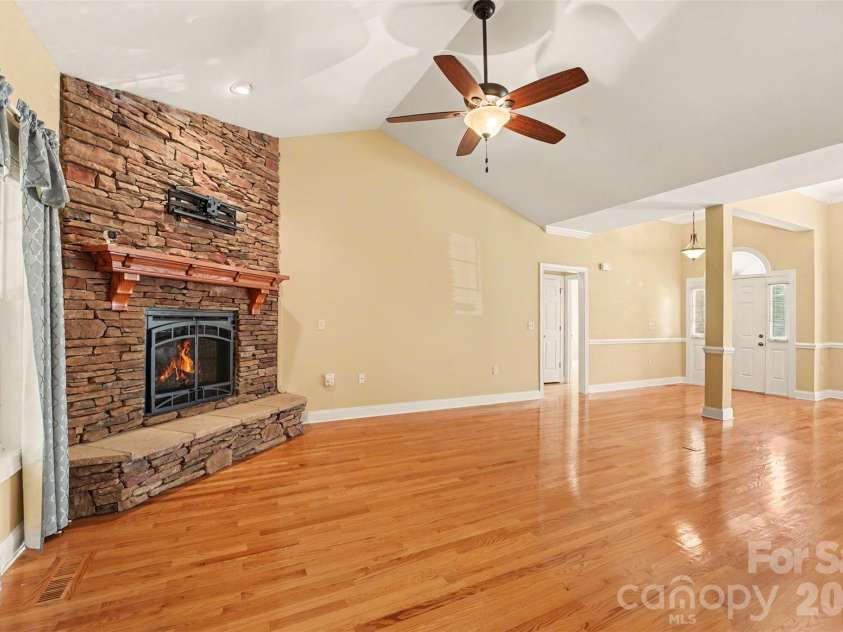 3563 Wandering Lane, Hickory, NC 28601.  MLS# CAR4400174, YatesRealty ID 37512. 