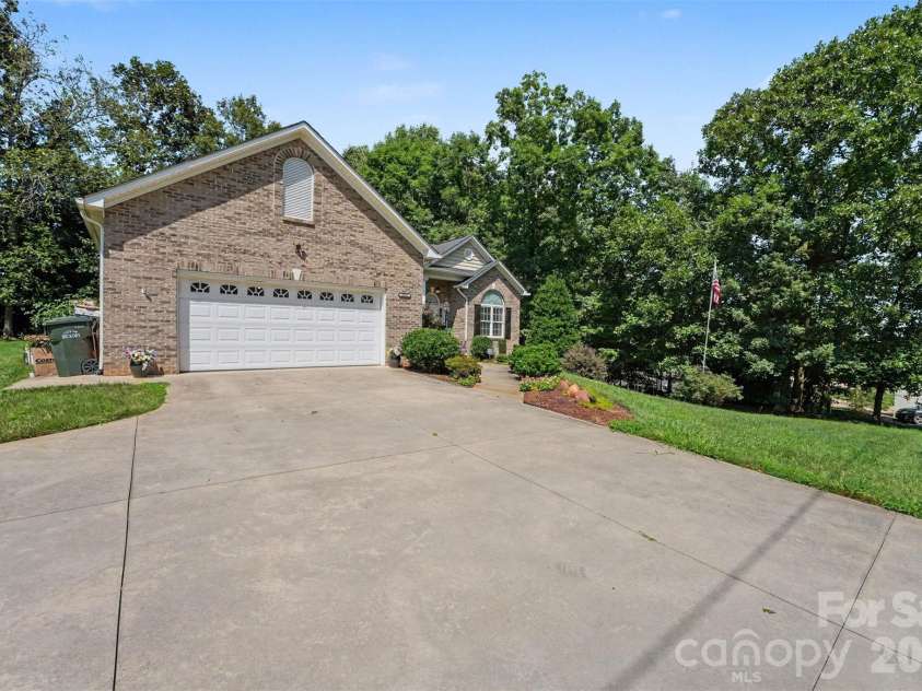 3563 Wandering Lane, Hickory, NC 28601.  MLS# CAR4400174, YatesRealty ID 37512. 